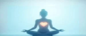 Une silhouette en position du lotus, avec le coeur en couleur rose